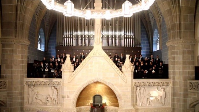 Der Chor auf der Orgelempore